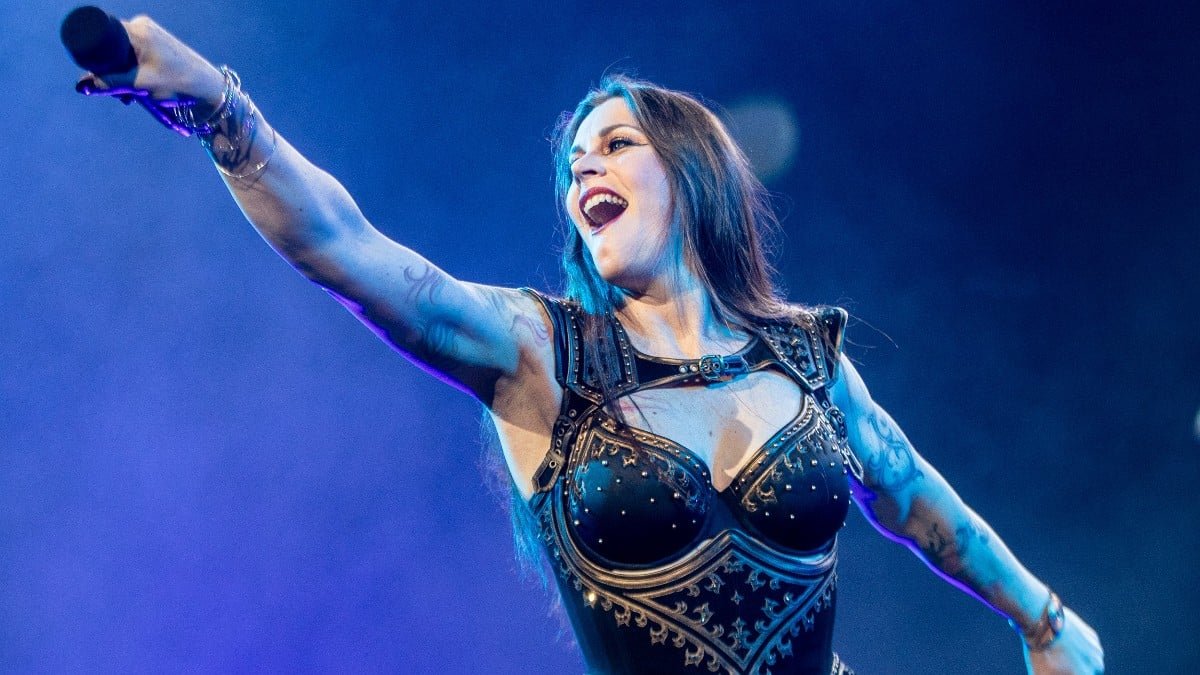 Floor Jansen vocalista de Nightwish revela que tiene cancer de mama la operaran